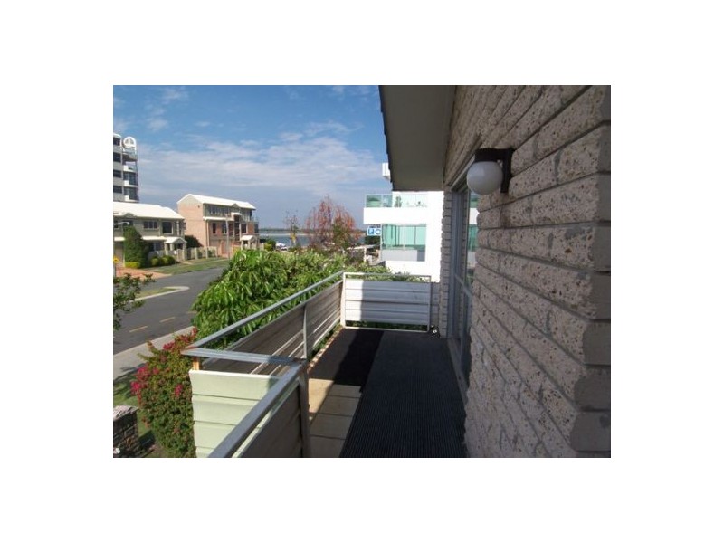 3/6 Imperial Parade, Labrador QLD 4215