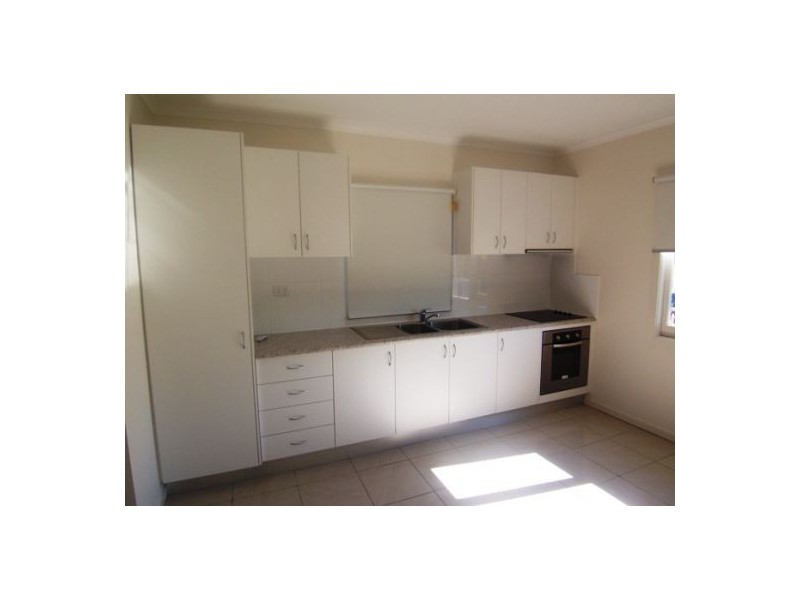 128 Pohlman Street, Southport QLD 4215