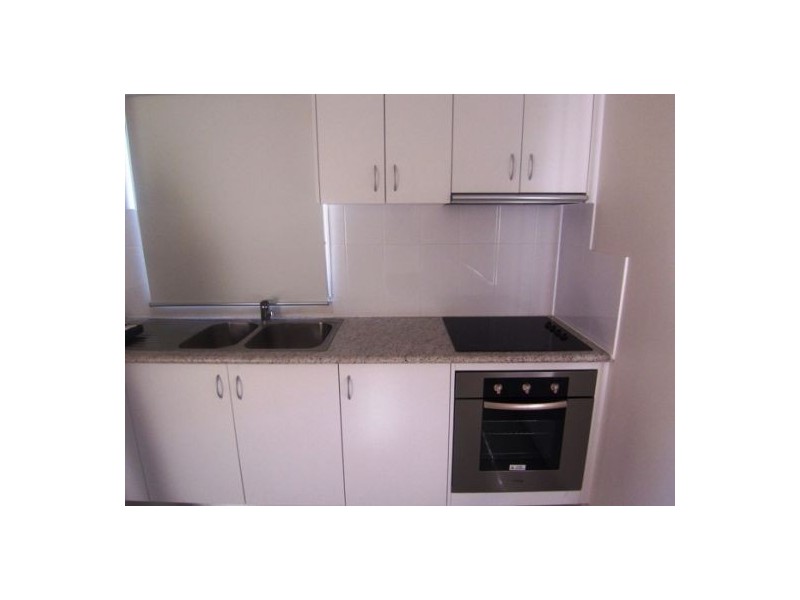 128 Pohlman Street, Southport QLD 4215