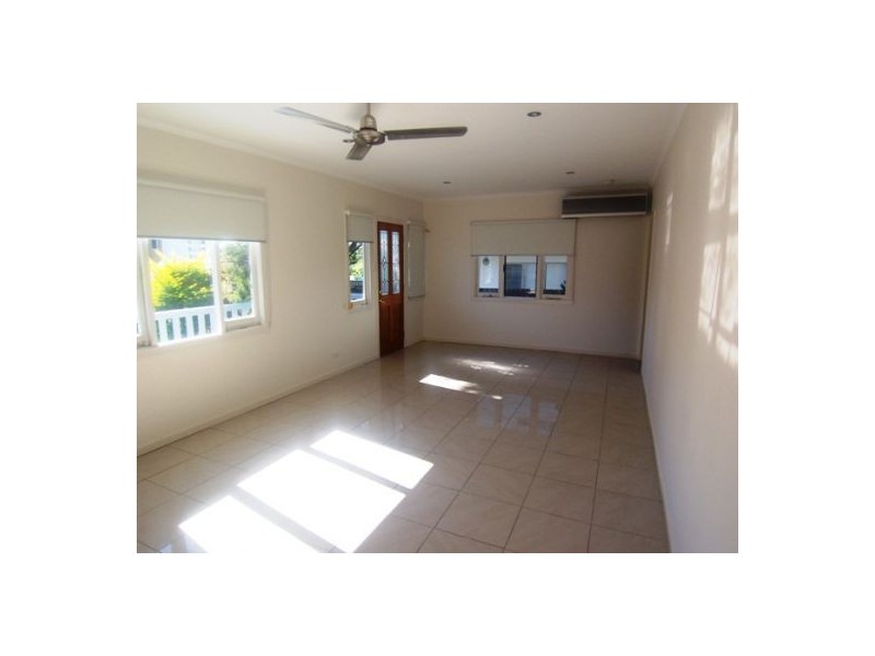 128 Pohlman Street, Southport QLD 4215