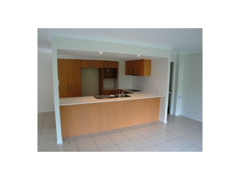 4/100 Imperial Parade, Labrador QLD 4215