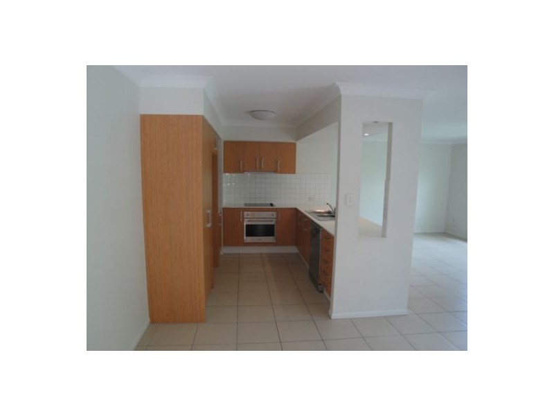 4/100 Imperial Parade, Labrador QLD 4215