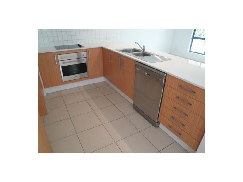 4/100 Imperial Parade, Labrador QLD 4215