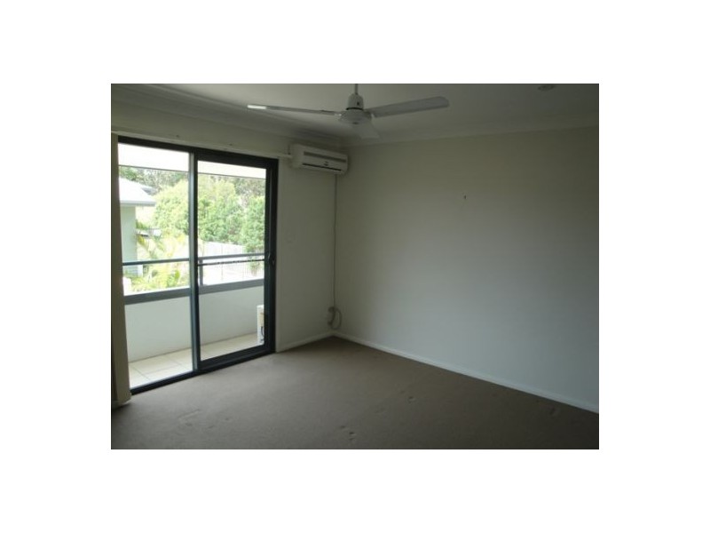 4/100 Imperial Parade, Labrador QLD 4215