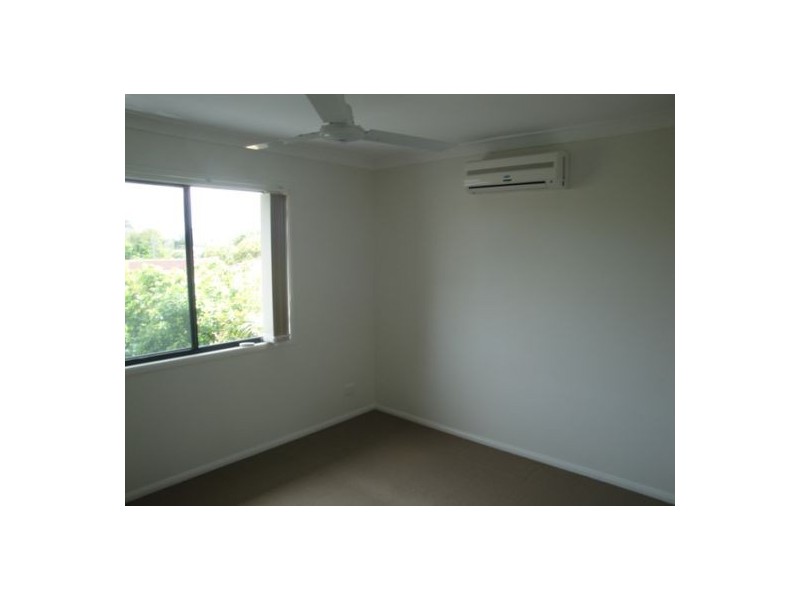 4/100 Imperial Parade, Labrador QLD 4215