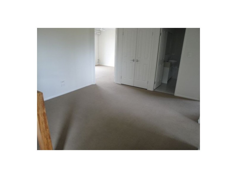 4/100 Imperial Parade, Labrador QLD 4215