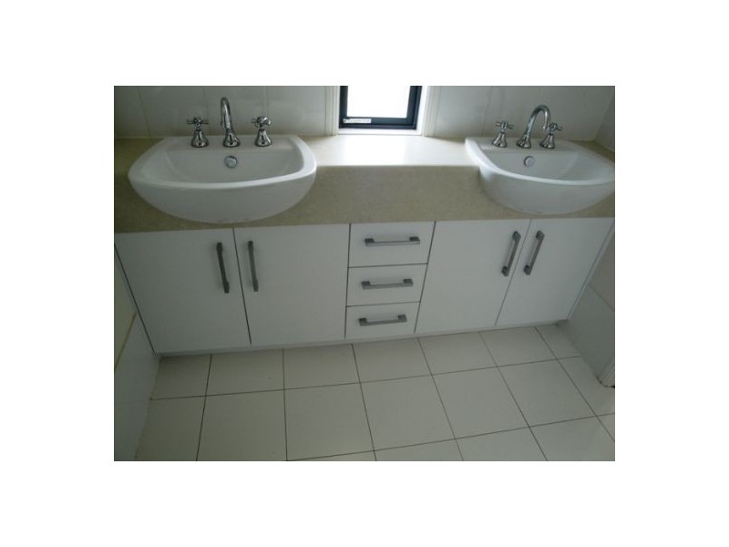 4/100 Imperial Parade, Labrador QLD 4215