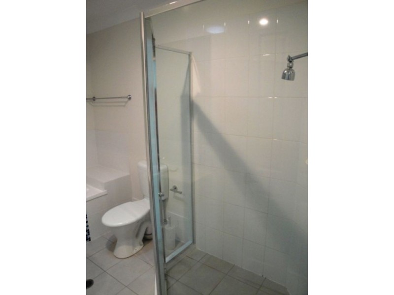 4/100 Imperial Parade, Labrador QLD 4215