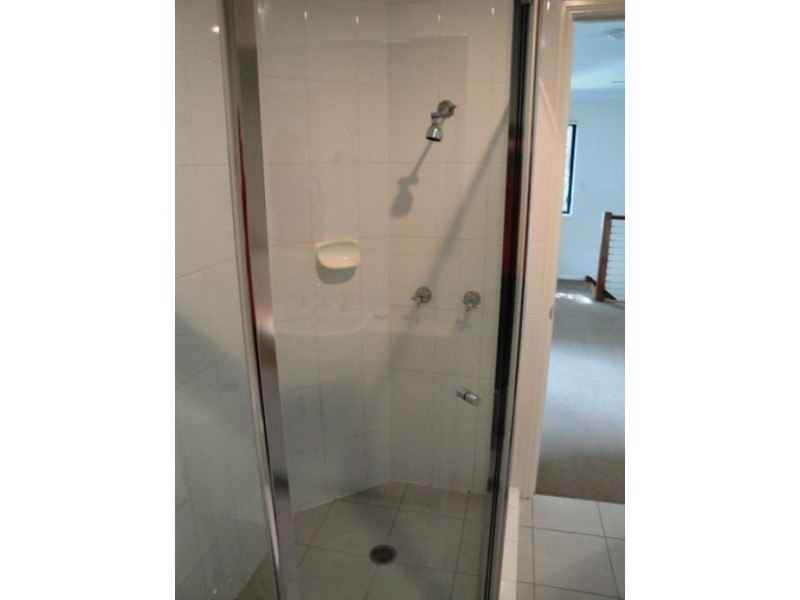 4/100 Imperial Parade, Labrador QLD 4215