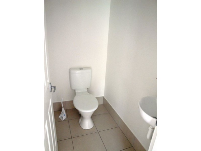 4/100 Imperial Parade, Labrador QLD 4215