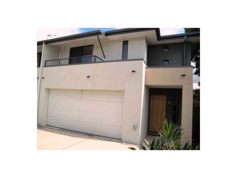 4/100 Imperial Parade, Labrador QLD 4215