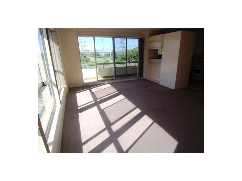 8/128 Marine Parade, Southport QLD 4215
