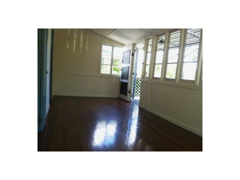 12 Walton Street, Southport QLD 4215
