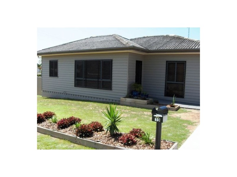 19 Heydon Avenue, Labrador QLD 4215