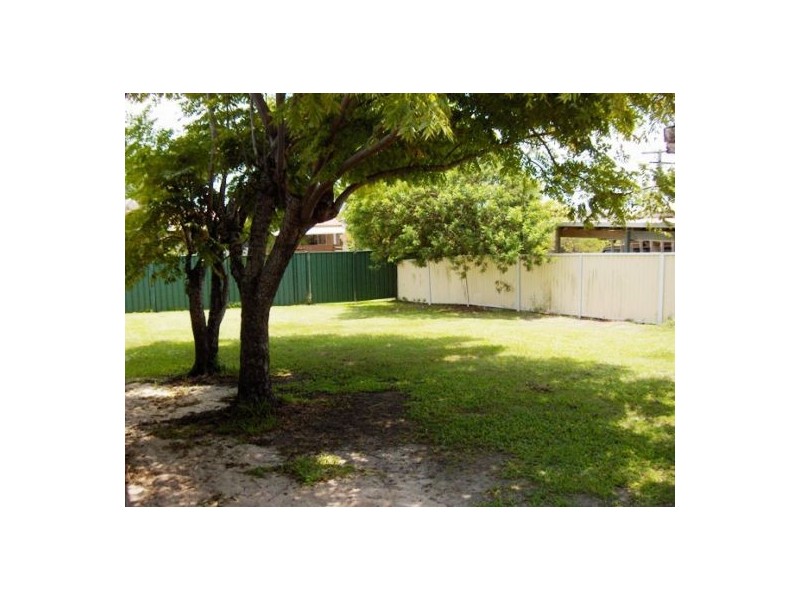 19 Heydon Avenue, Labrador QLD 4215