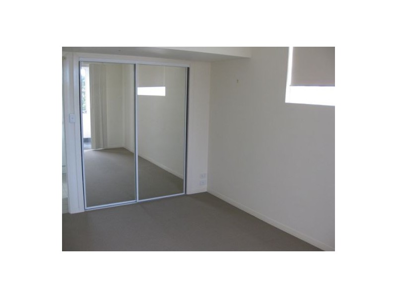 18/6-10 Rose Street, Southport QLD 4215