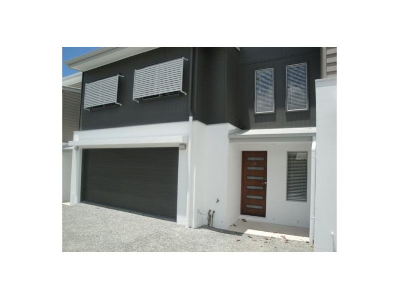 2/119 Eugaree St, Southport QLD 4215