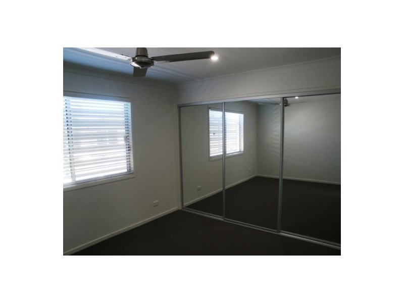 2/119 Eugaree St, Southport QLD 4215