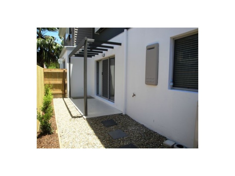 2/119 Eugaree St, Southport QLD 4215