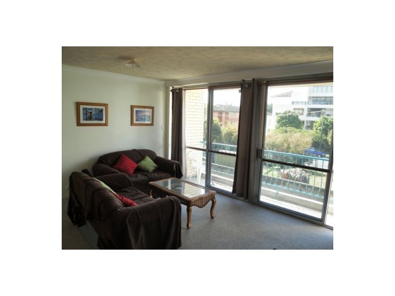 2/45 Railway Street, Southport QLD 4215