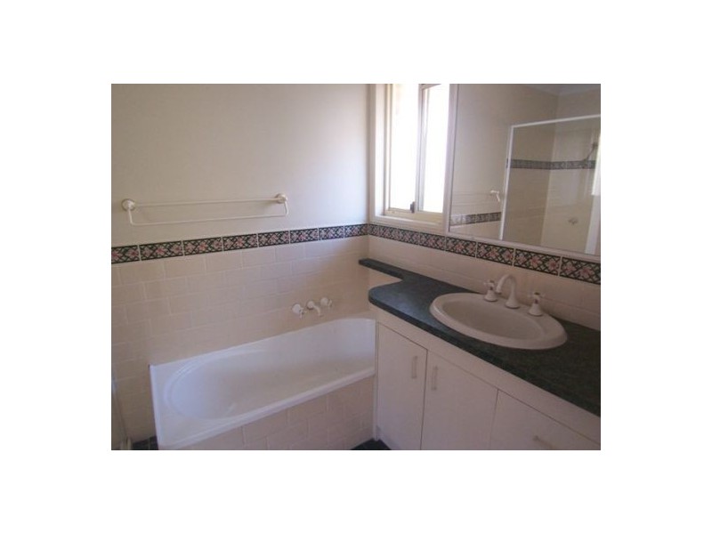 3/5 Ahern Street, Labrador QLD 4215