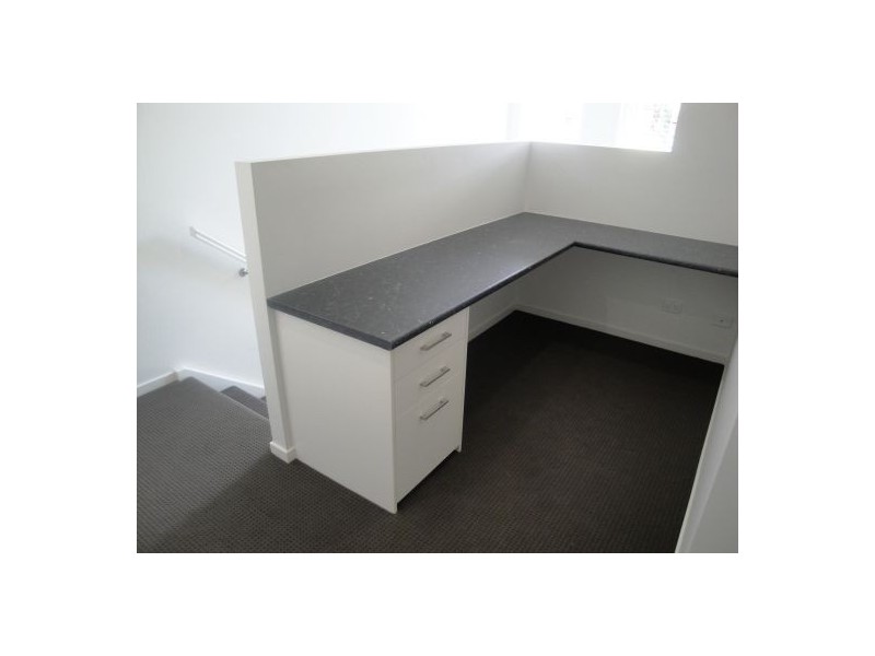 2/119 Eugaree Street, Southport QLD 4215