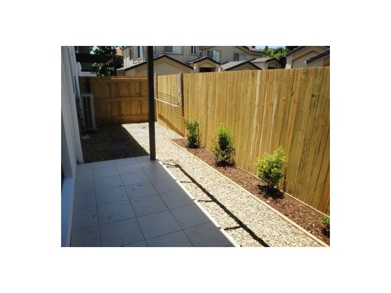 2/119 Eugaree Street, Southport QLD 4215