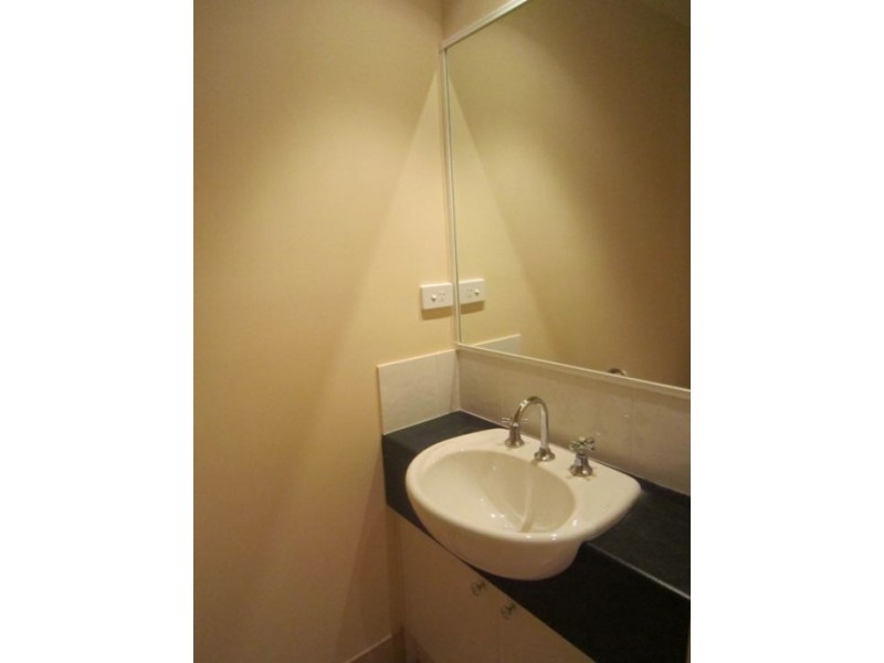 7/97 Eugaree St, Southport QLD 4215