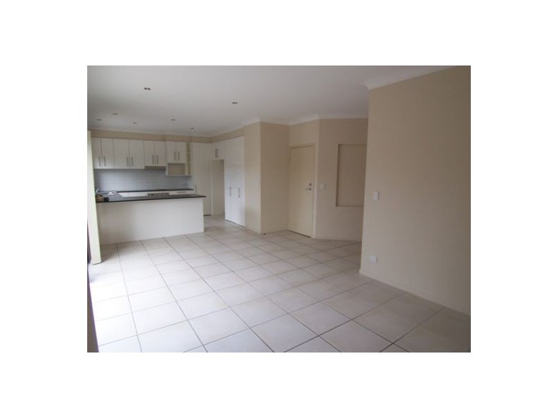 4/33 Harley Street, Labrador QLD 4215