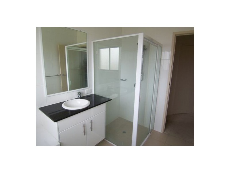 4/33 Harley Street, Labrador QLD 4215