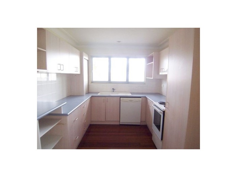 55 Kindra Ave, Southport QLD 4215