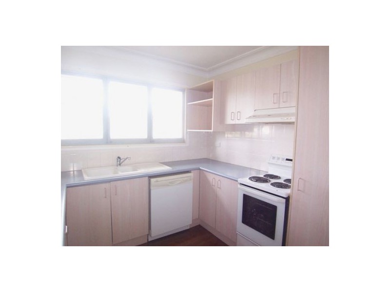 55 Kindra Ave, Southport QLD 4215