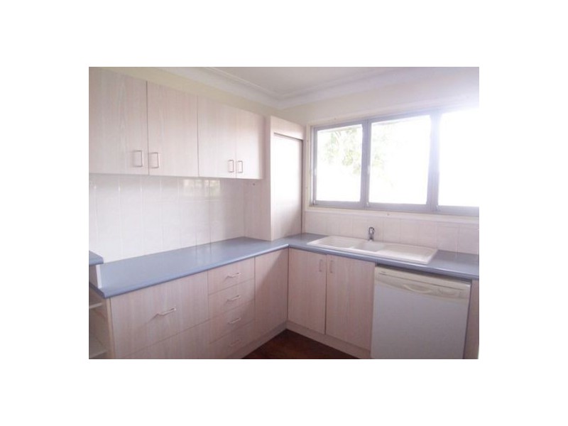 55 Kindra Ave, Southport QLD 4215