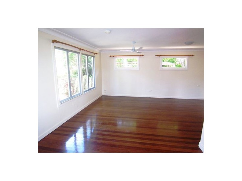 55 Kindra Ave, Southport QLD 4215