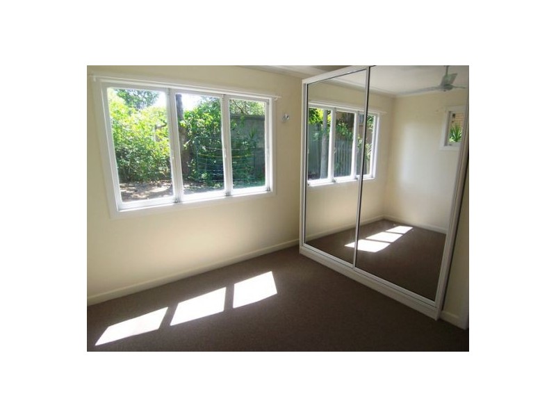 55 Kindra Ave, Southport QLD 4215