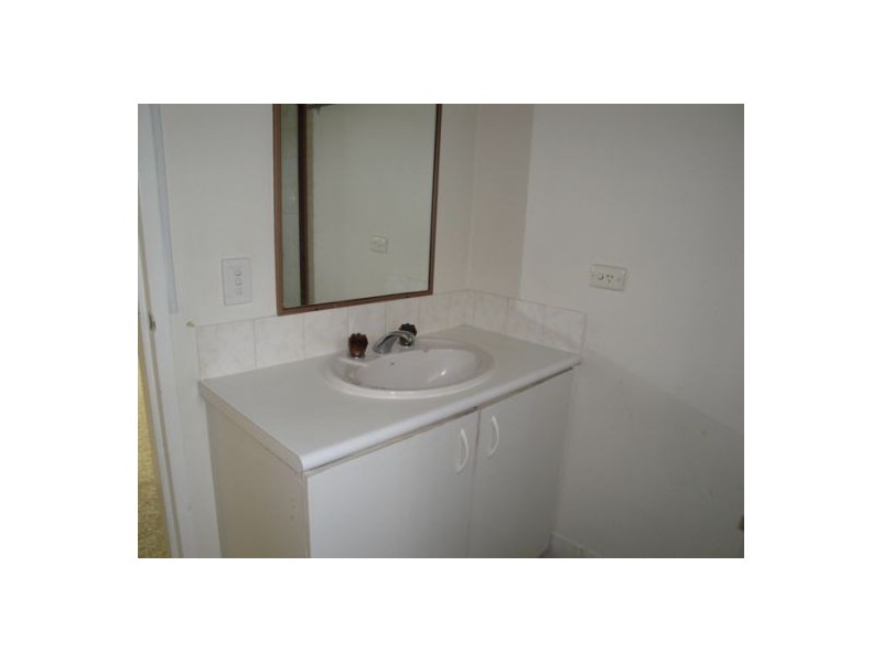 3/109  High Street, Southport QLD 4215