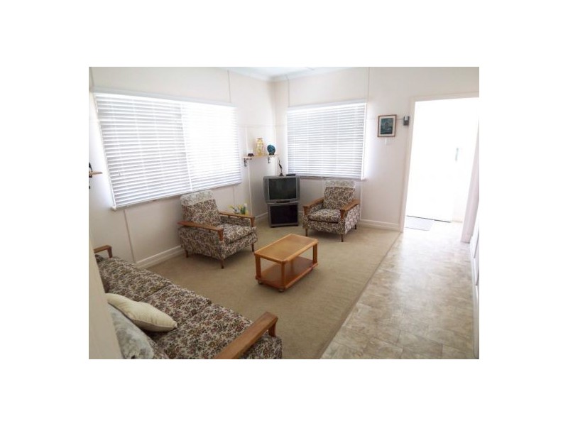 16 Mole Avenue, Southport QLD 4215