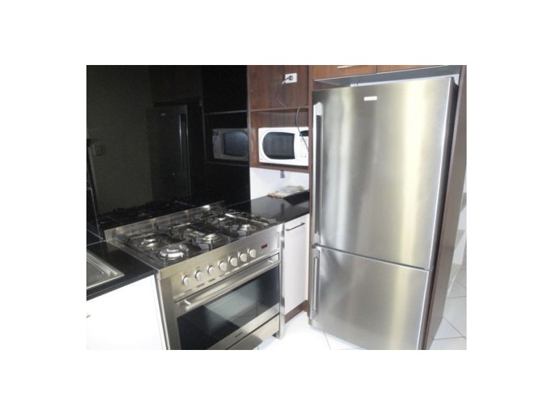 1/25 Terrigal Crescent, Southport QLD 4215