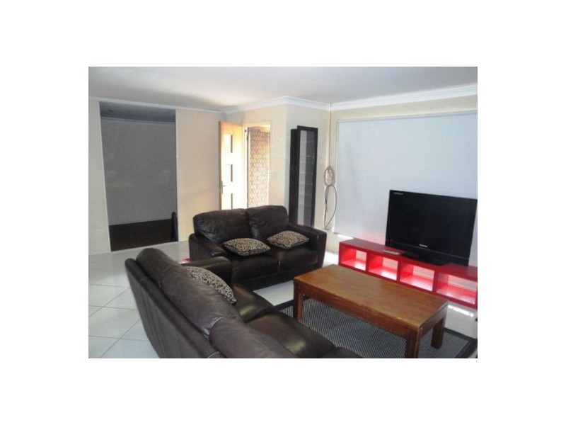 1/25 Terrigal Crescent, Southport QLD 4215