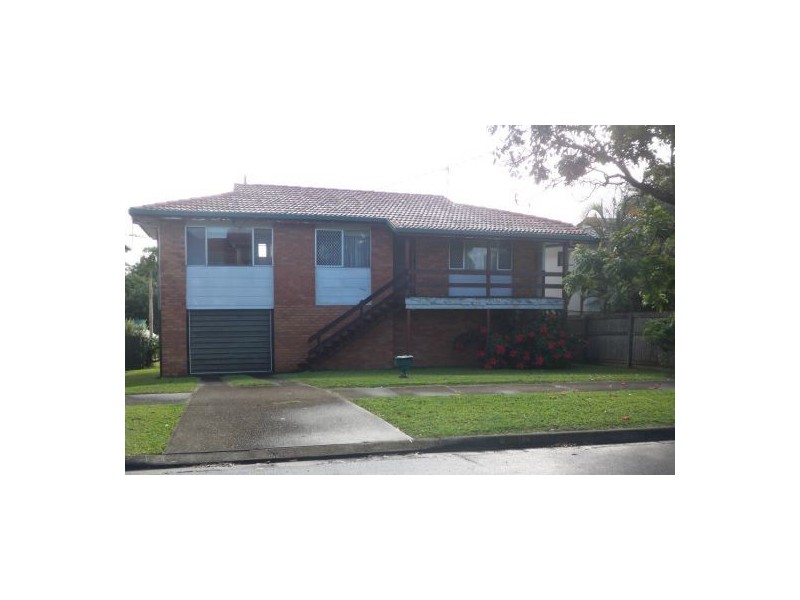 11 Eileen Av, Southport QLD 4215