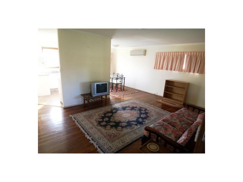 11 Eileen Av, Southport QLD 4215