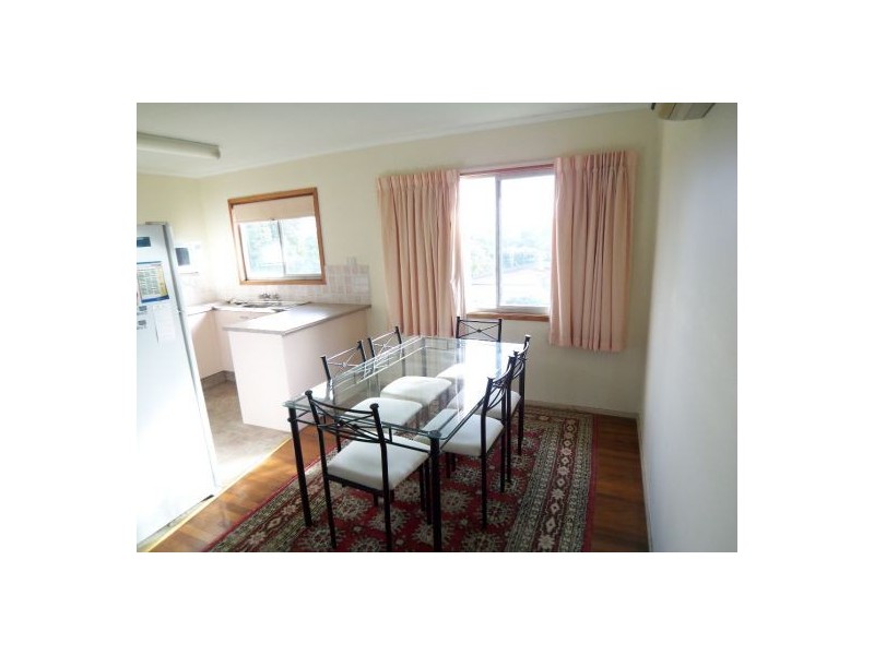 11 Eileen Av, Southport QLD 4215