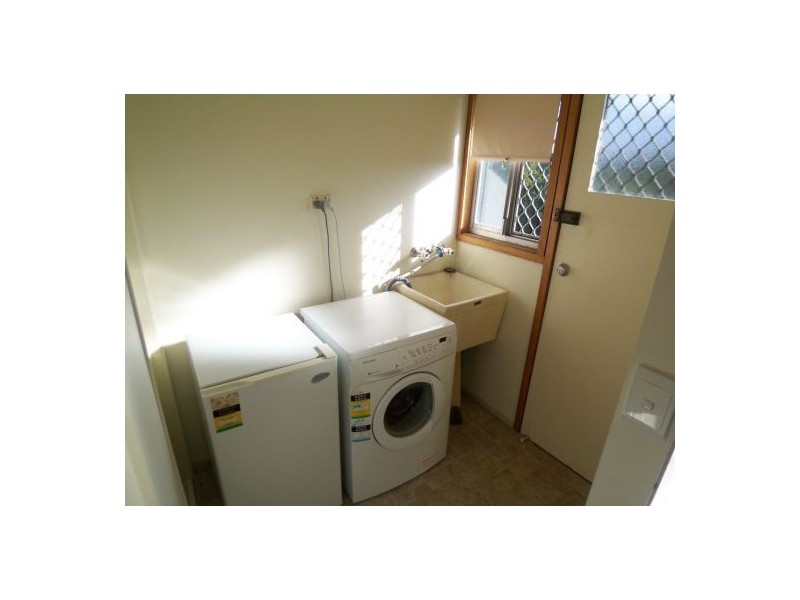 11 Eileen Av, Southport QLD 4215