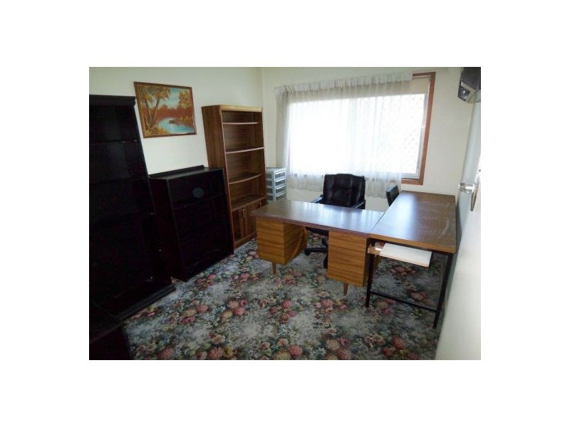 11 Eileen Av, Southport QLD 4215