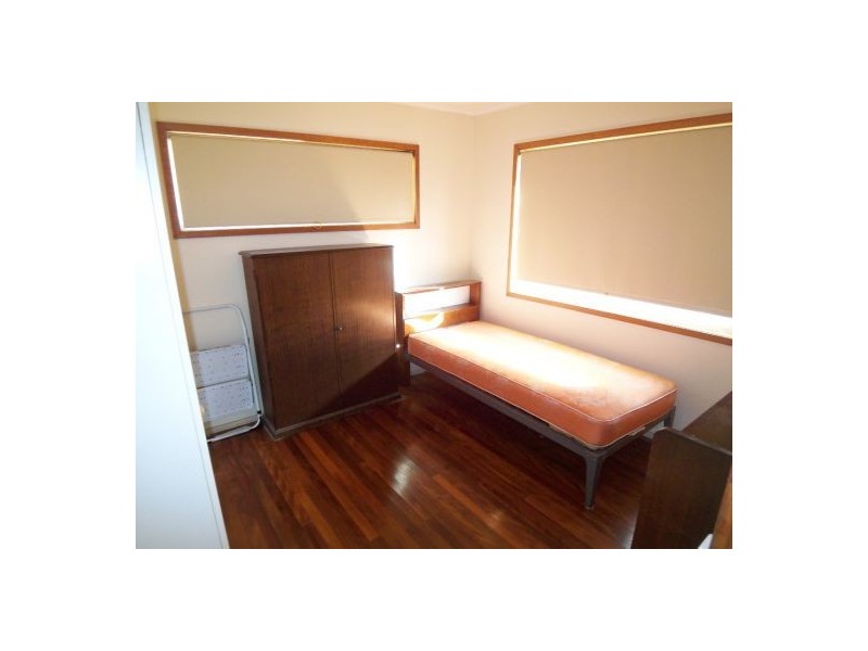 11 Eileen Av, Southport QLD 4215