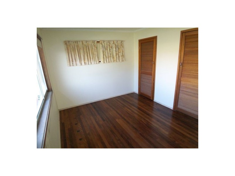 11 Eileen Av, Southport QLD 4215