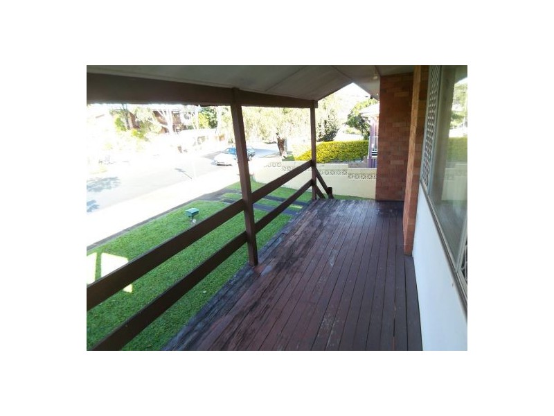 11 Eileen Av, Southport QLD 4215