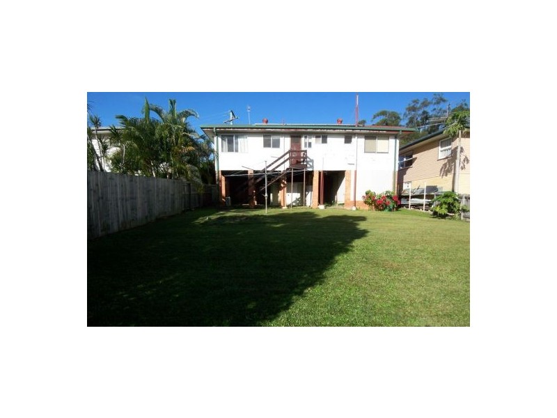 11 Eileen Av, Southport QLD 4215