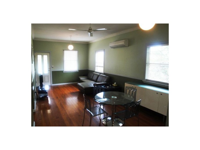 98 Johnston St, Southport QLD 4215