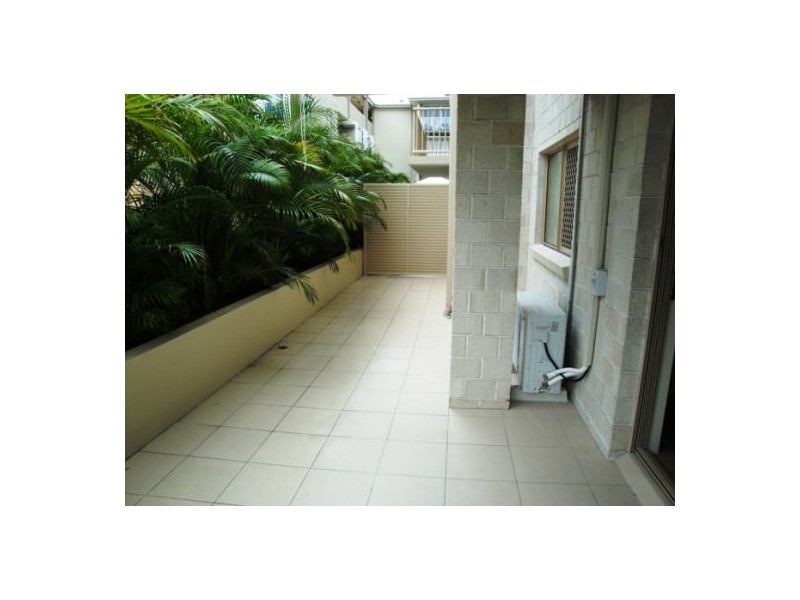 2/4 Sykes Court, Southport QLD 4215